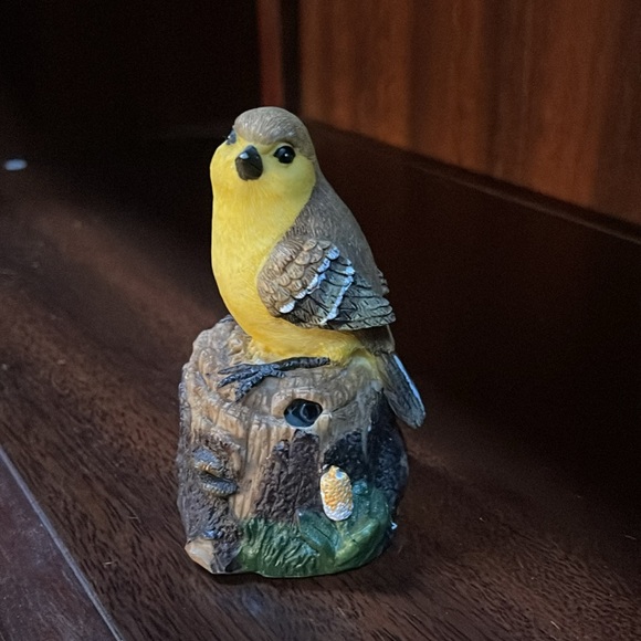 Bird singing figurine activated by motion sensor - Picture 8 of 8